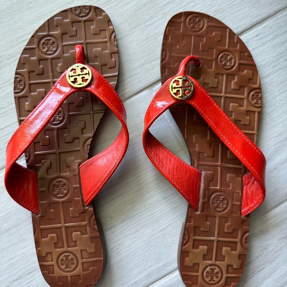 Tory Burch- Red Flip Flops with Gold Logo